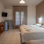 Konukevi Pineas 3*