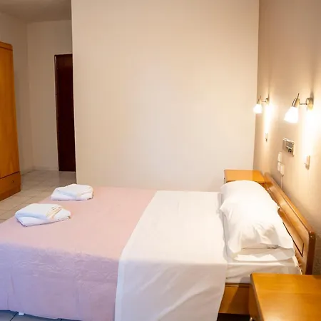 Guest house Pineas 3*
